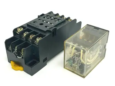 PYF14A,MY4N | Omron PYF14A Relay Socket w/ Omron MY4N Relay 24VDC - Used