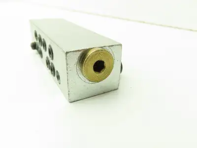 Lincoln MR-10S Lubricator Divider Valve Block 10S  LOT OF 11