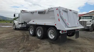 USED 2013 PETERBILT 386