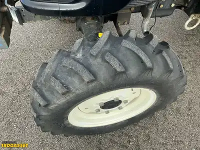 USED 2002 NEW HOLLAND TC40 TRACTOR