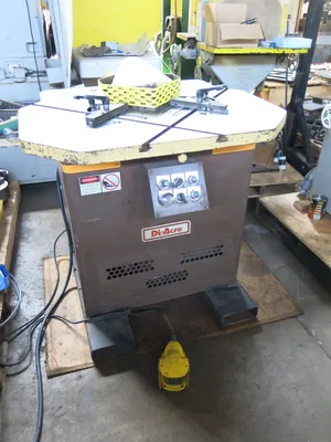 Diacro 9″ x 9″ Hydraulic Notcher 10ga Capacity