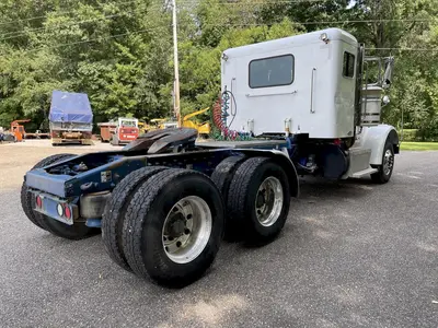 USED 2010 PETERBILT 367 FLAT TOP W/36” SLEEPER
