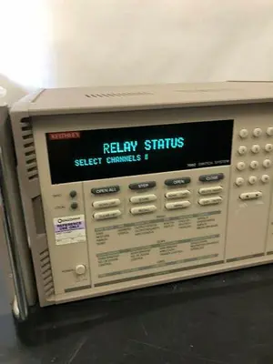 KEITHLEY 7002 SWITCH SYSTEM WITH 10 KEITHLEY 7012-2 4X10 MATRIX CARDS