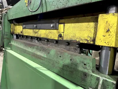 36" WIDE R-PANEL PROFILE HYDRAULIC CROP SHEAR: STOCK #19240