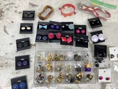 Used _UNKNOWN_ _UNKNOWN_ Jewelry & Gemstones Michigan US | Miedema Asset Management Group #1406521