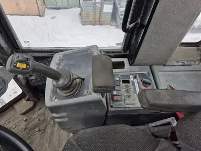 USED 2010 CATERPILLAR 930H
