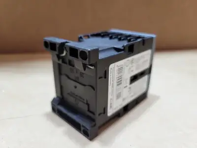 USED SIEMENS 3RH2122-1AV60