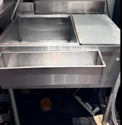 Bar station - ice well - bottle holder - speed rail