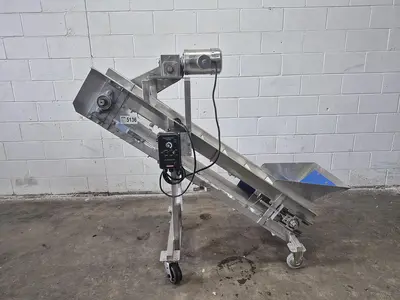 Incline Conveyor with Hopper