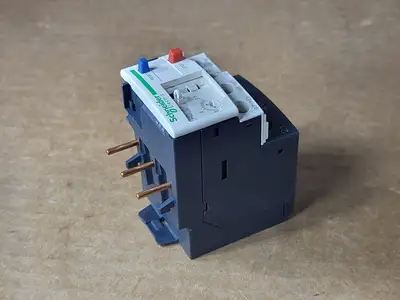USED SCHNEIDER ELECTRIC LRD07