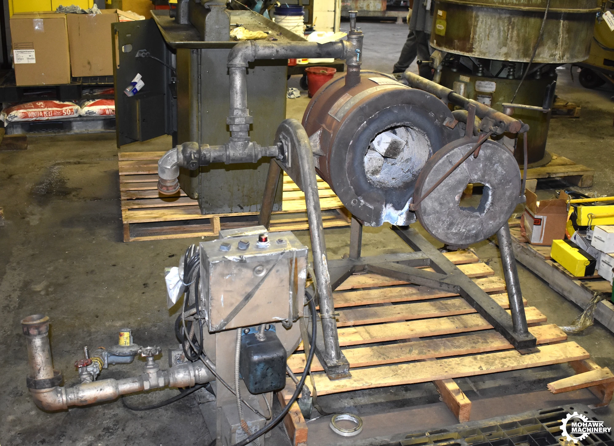 2400-DEGREE MCENGLEVAN "T-160 SPEEDY-MELT" CENTER-PIVOT GAS FIRED MELTING FURNACE w/MANUAL TILT