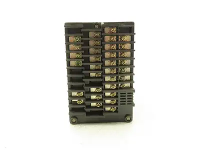 Honeywell DC4000  Digital Temperature Controller DC4000 0DTC1400000 120/240V