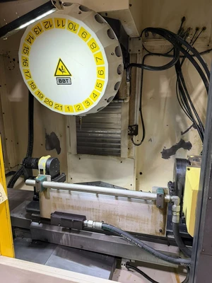 2020 FANUC ROBODRILL ALPHA D21LIB5 ADV Vertical Machining Centers | Tight Tolerance Machinery (8)