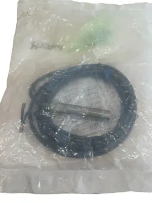 NEW OMRON E2E2-X3D1 PROXIMITY SENSOR 2M E2E2X3D1