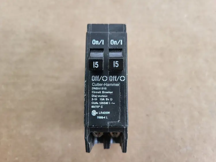 Used CUTLER-HAMMER DNBA1515 Switchgears British Columbia CA | Lenmark #913712