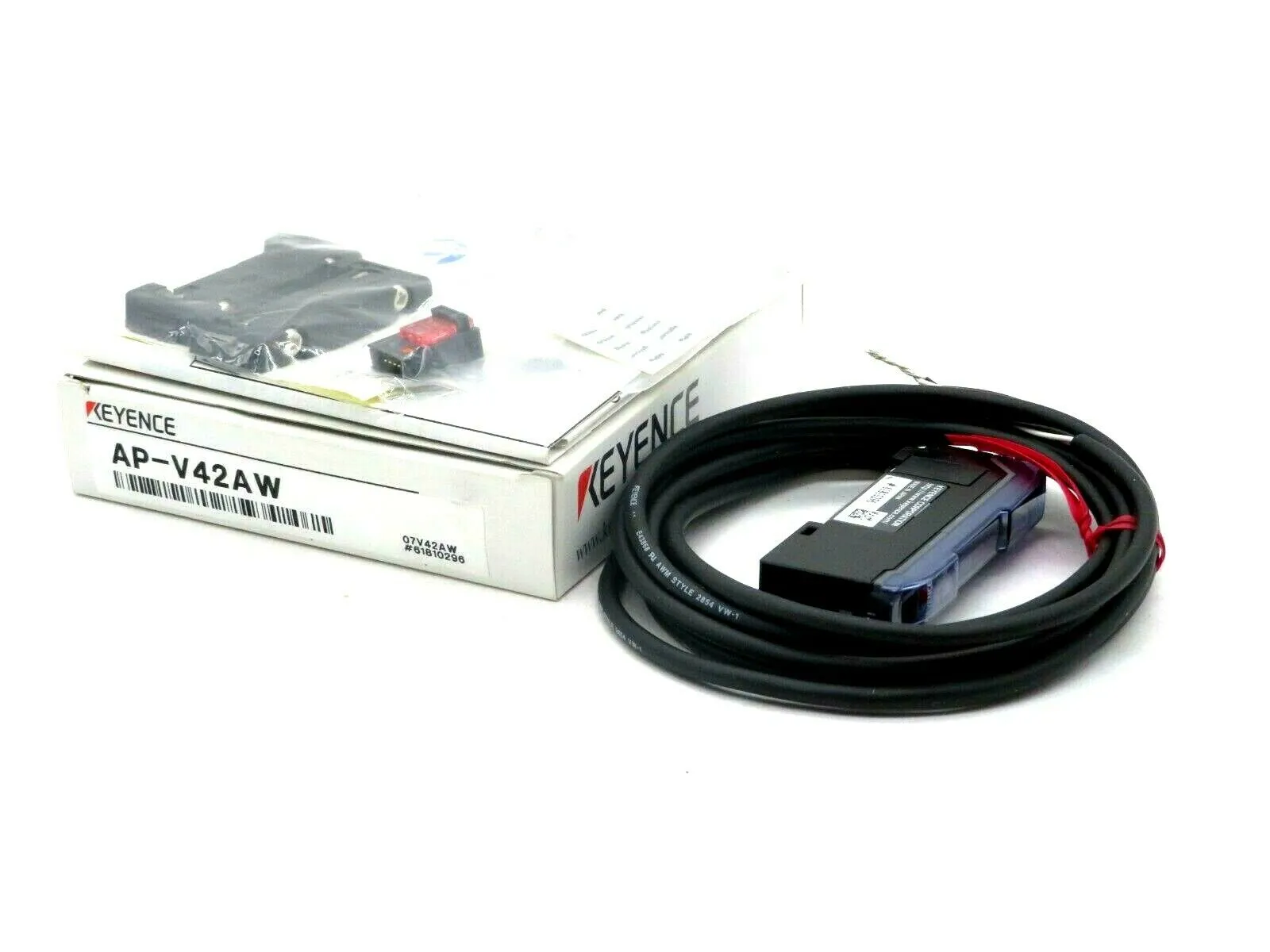 NEW KEYENCE AP-V42AW AMPLIFER UNIT APV42AW