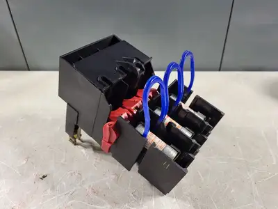 Disconnect Switch w/ 3 Times 15 Amp Fuse AJT15