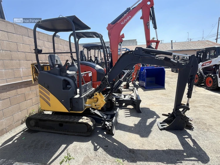 Used 2010 DEERE 17D Crawler Excavators - Mini California US | Lillo Machinery #1403791