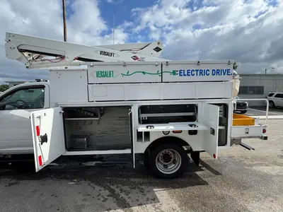 Used 2017 VERSALIFT SST40EIH-02 Bucket (boom) trucks Florida US | Truck and Van Outlet #1509170