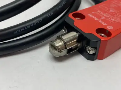 USED ALLEN-BRADLEY SER. A GUARDMASTER SAFETY LIMIT SWITCH, SNAP ACTING