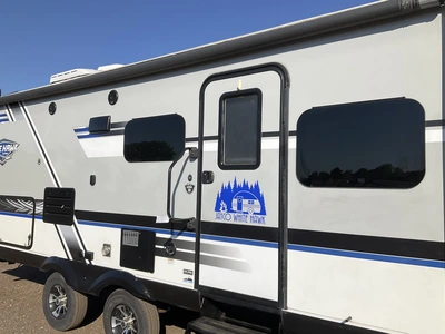 USED 2018 WHITE HAWK 23MRB