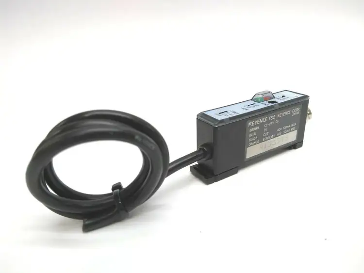 Used KEYENCE FIBER AMPLIFIER, CABLE TYPE, PNP 250 MICROSECONDS Cable & Wire | Maverick Industrial Sales #1121091