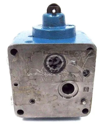 USED VICKERS CPG-06-10-AA-11 FLOW CONTROL VALVE CPG0610AA11