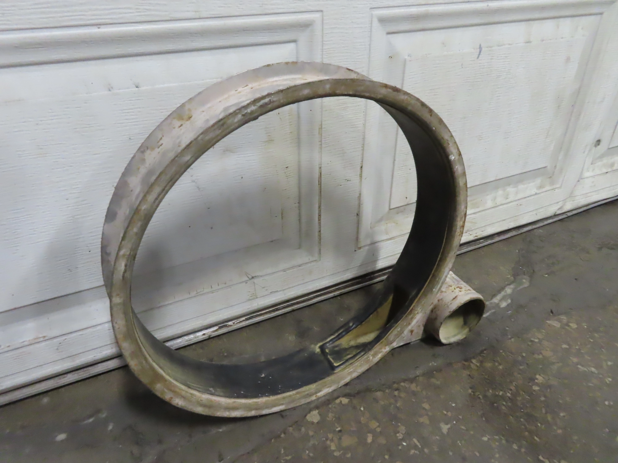 18" Sweco Ring with Discharge Spout