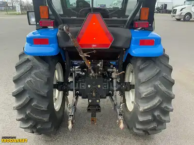 USED 2002 NEW HOLLAND TC40 TRACTOR
