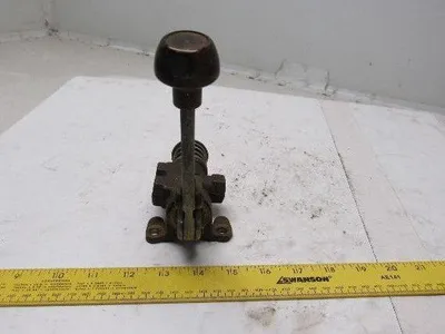 Bellows M082-218-03 3 Port Lever Operated Air Valve 1/4" Ports