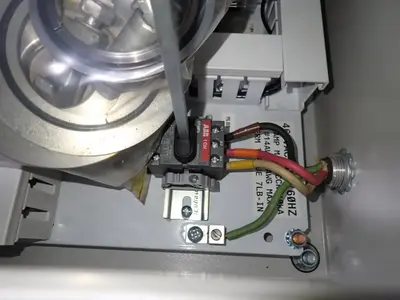 USED LEYBOLD SP250
