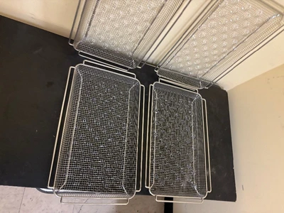set of 4 wired baking sheets