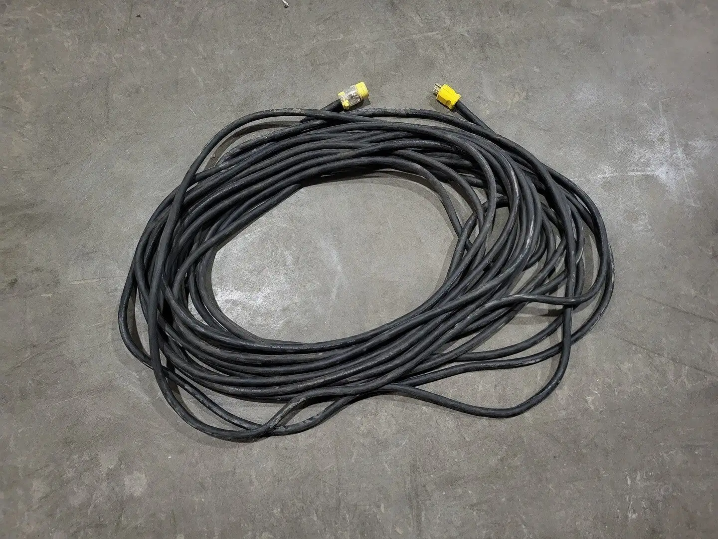 125 v 15a Power Extension Cord 120ft ea. Lot of 2