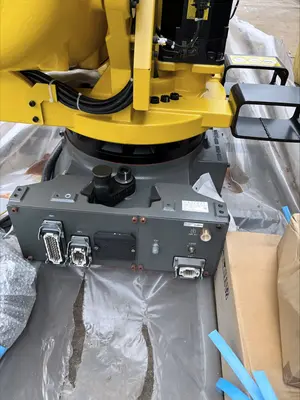 Used 2021 Fanuc R-2000iC/125L A-Cab Robots Wisconsin US | Machine Tool Bids #1518790