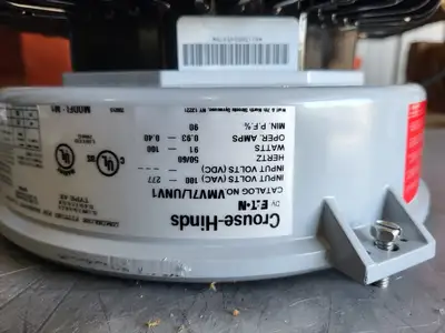 NEW CROUSE-HINDS VMV7L/UNV1