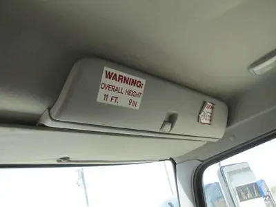 Used 2012 HINO 268 Box trucks Manitoba CA | Conquest Truck & Auto Sales #1421365
