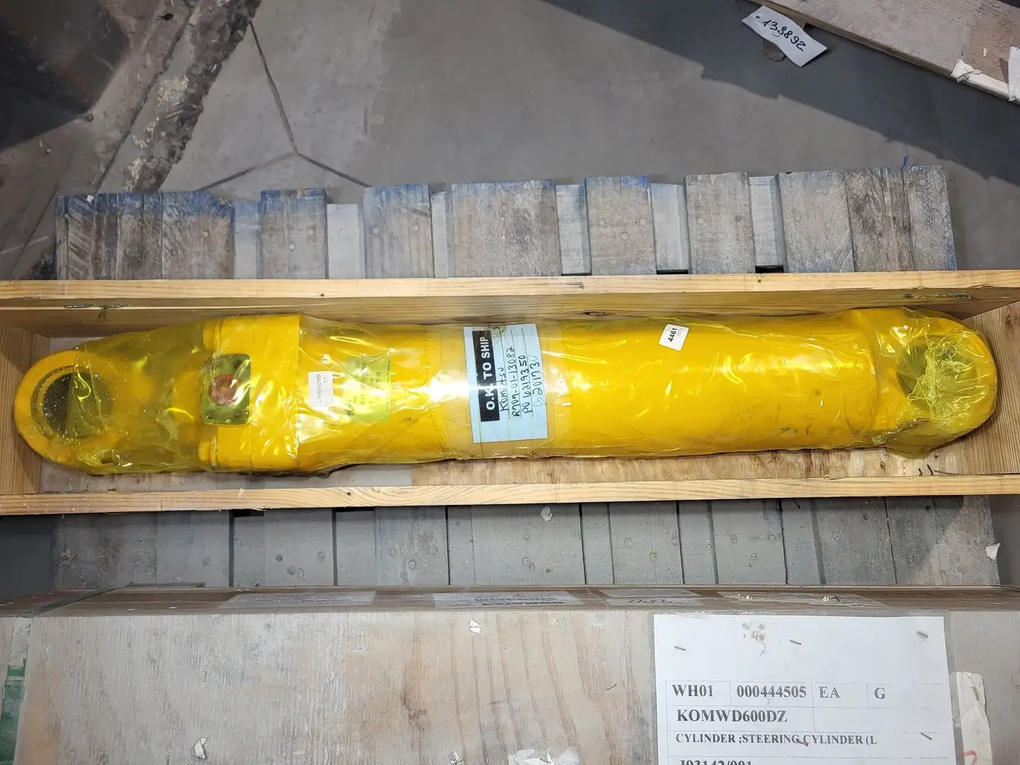 USED 2009 KOMATSU R707-01-13082
