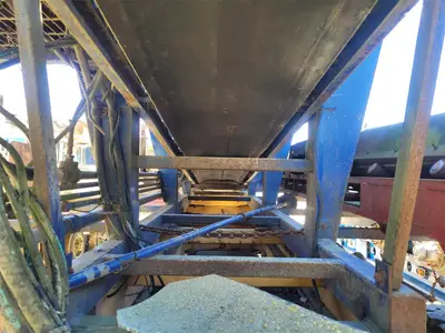 USED 2003 CANAMERICAN STONE SPREADER SOIL KING XL19
