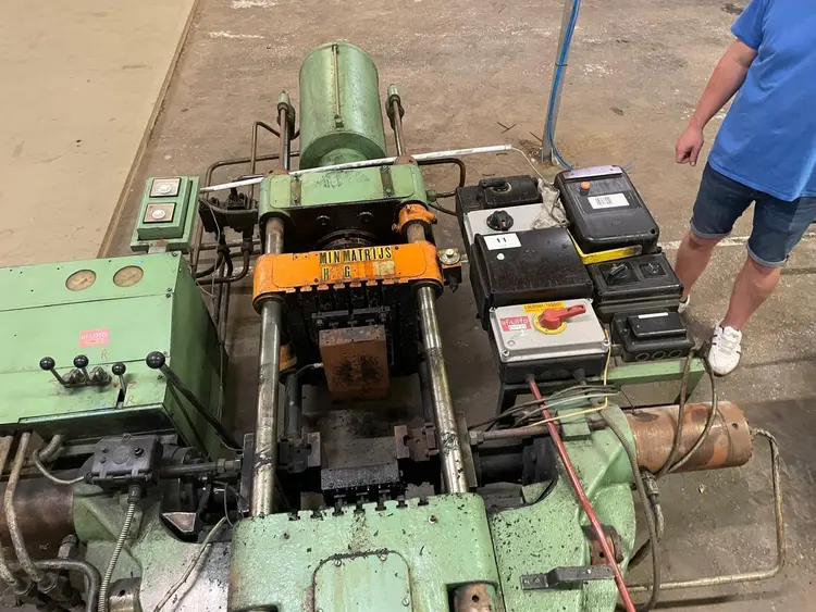 Used HL 60 TON Hydraulic Presses BE | Apt International N.V #362265