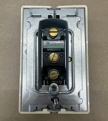 NEW Johnson Controls T26S-18C
