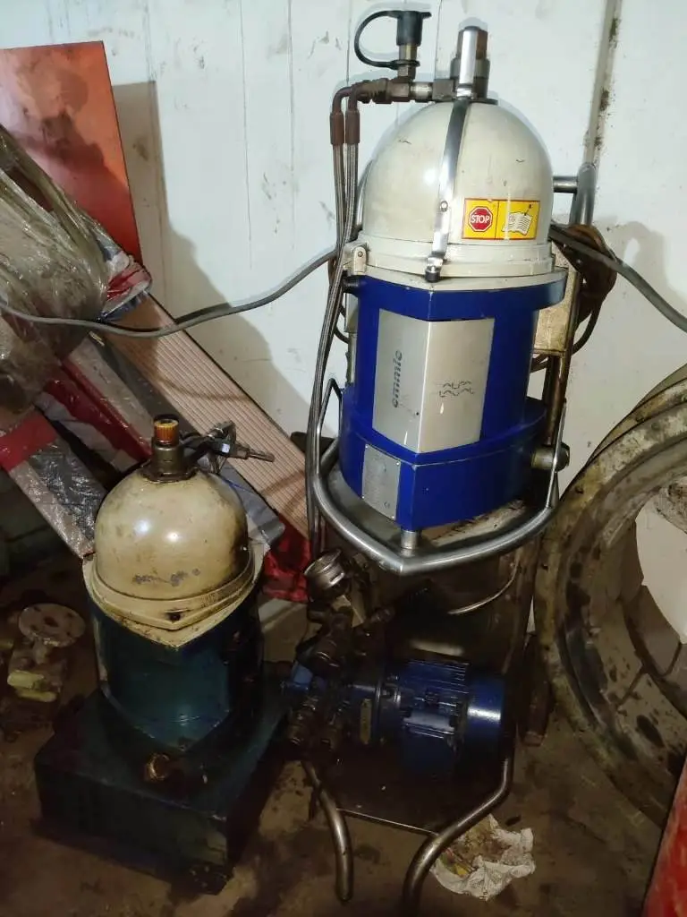 (4) Alfa-Laval EMMIE MIB 303S-33 oil purifier modules.