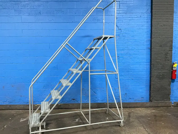 Used _UNKNOWN_ _UNKNOWN_ Ladders Ohio US | HGR 24 #1373309