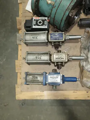 PALLET OF ASSORTED HYDRAULICS