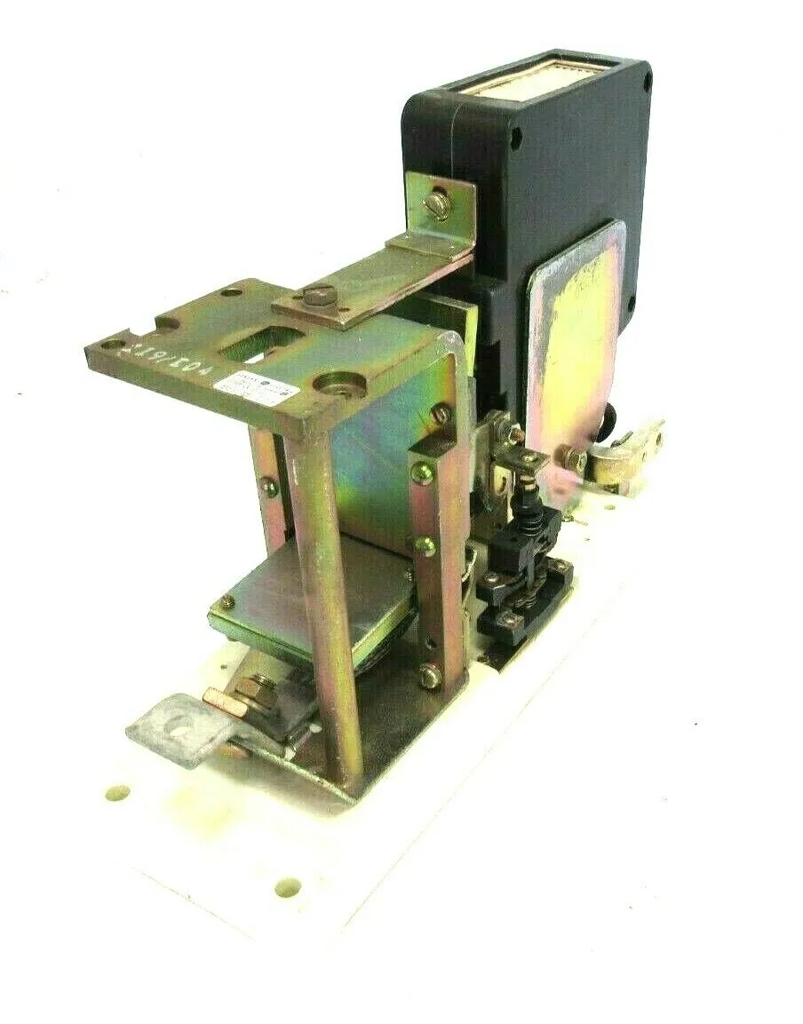 NEW GENERAL ELECTRIC DS303A6A01KXA003XT CONTACTOR 600A 600V