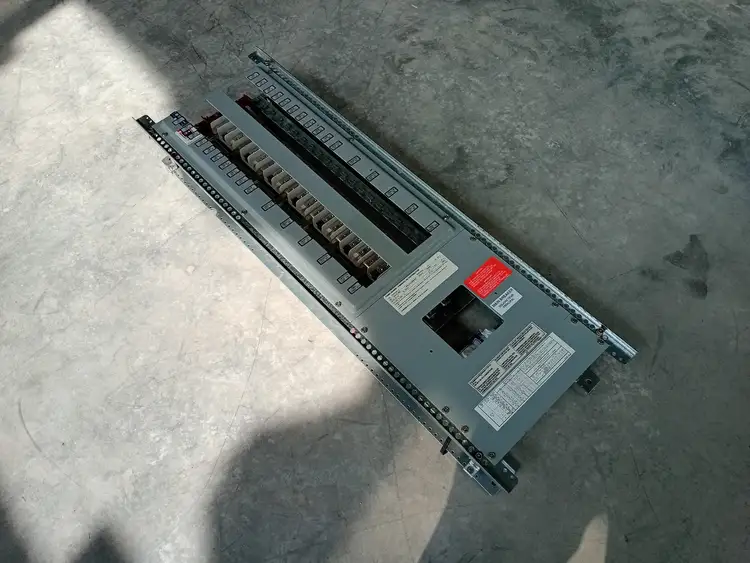 Used CUTLER-HAMMER POW-R-LINE 1A Switchgears British Columbia CA | Lenmark #1430093