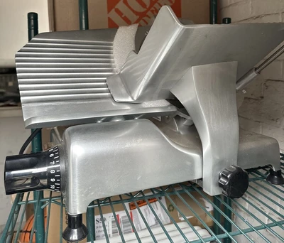 174-0041 Globe G10 10” Manual Gravity Feed Slicer