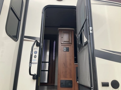 Used 2017 BIGHORN 39FL Campers, Caravans, Motorhomes Michigan US | Miedema Asset Management Group #1406910