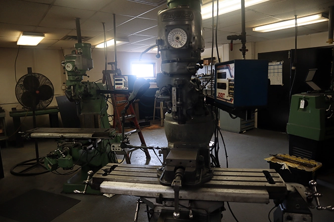 Used BRIDGEPORT VERTICAL MILL Vertical Mills | Machinery Marketing International #380270