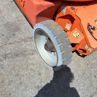 USED 2012 JLG E450AJ