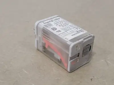 USED ALLEN-BRADLEY 700-HA33Z24